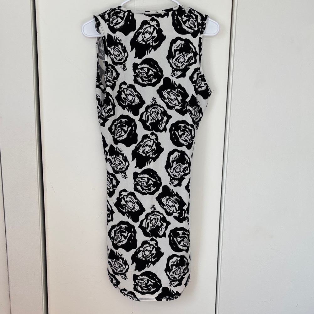 🎉4/30$🎉 Black and White Floral Mini Dress - Picture 4 of 5